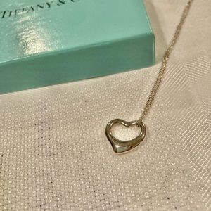 Tiffany & Co silver (925) heart necklace. Open Heart Pendant
in Silver, 11 mm